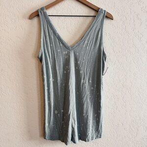 Maurice’s | 24/7 speckled bleach v neck tank | L
